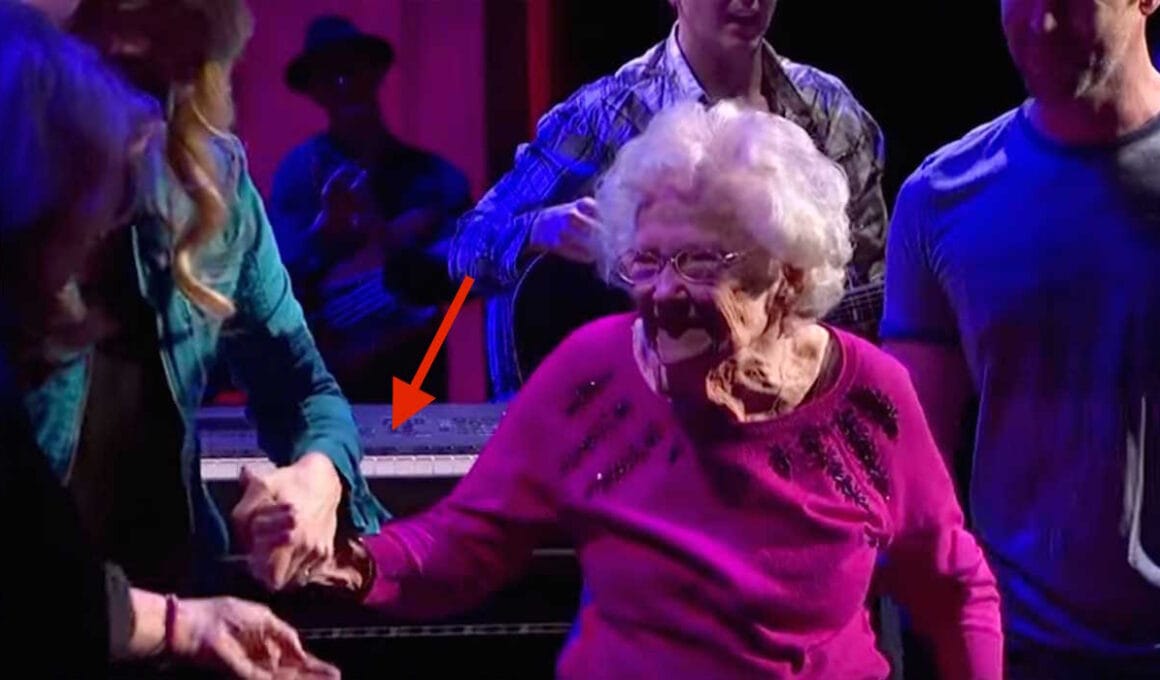 98 Year Old Woman Play Piano