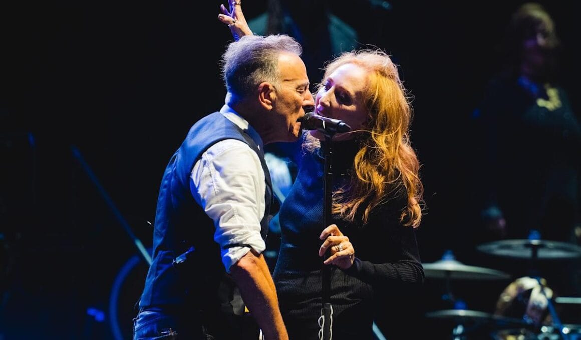 Bruce Springsteen Brings Patti To Tears