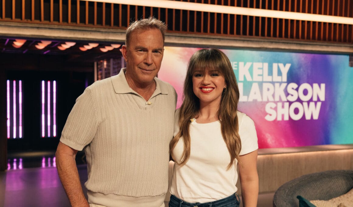 Kevin Costner and Kelly Clarkson
